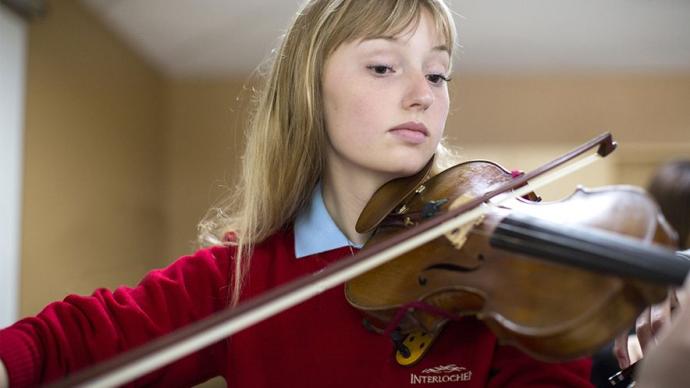 a young violin player
